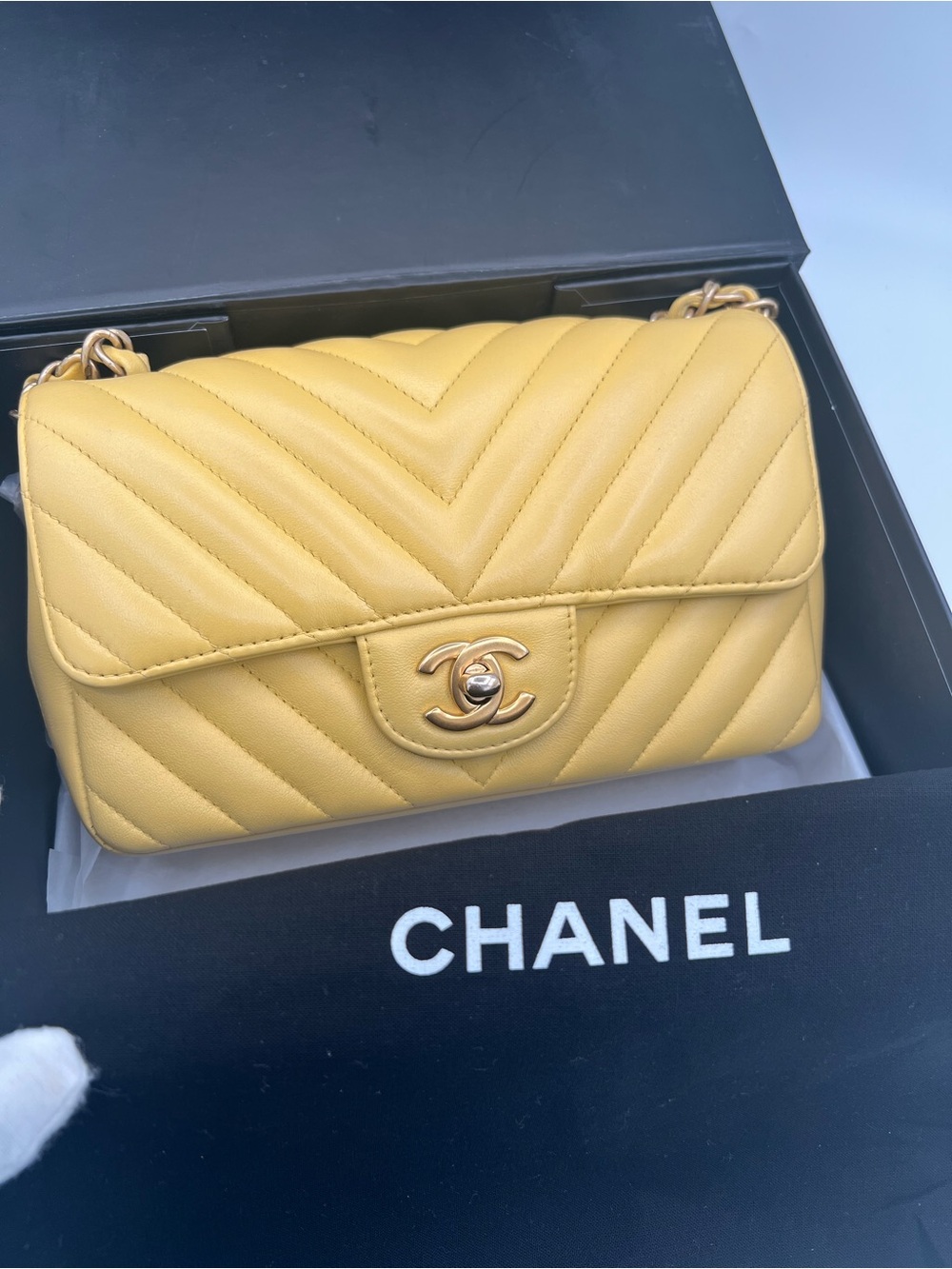 Chanel Chevron Quilted Lambskin Shoulder Bag in Yellow 🔥 - Picture 7 of 8